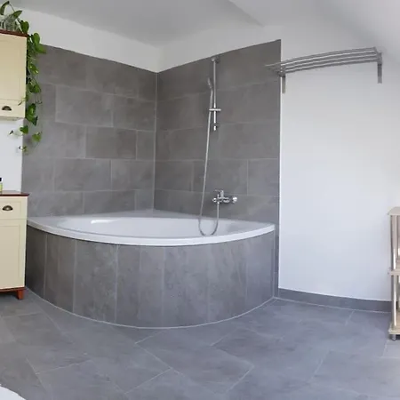 Geraeumiges Dachgeschoss In Bahnhofsnaehe Apartament *