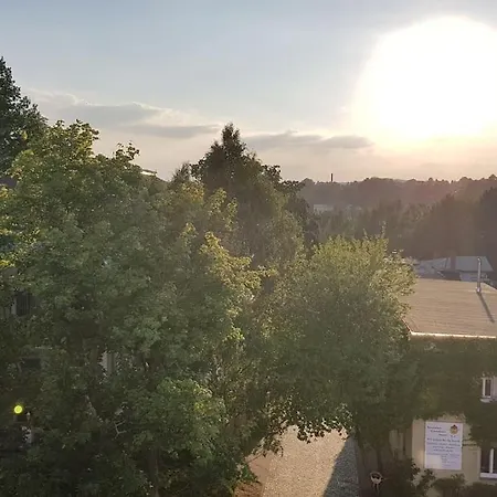 Geraeumiges Dachgeschoss In Bahnhofsnaehe Apartament Żytawa